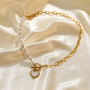 Collier perle avec pendentif coeur nacré et chaine or