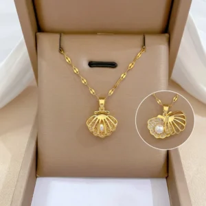 Collier perle avec pendentif coquillage or