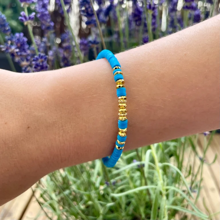 Bijoux Perles Heishi Bleues Portees 2