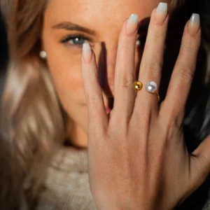 Bague avec perles blanche et dorée ajustable