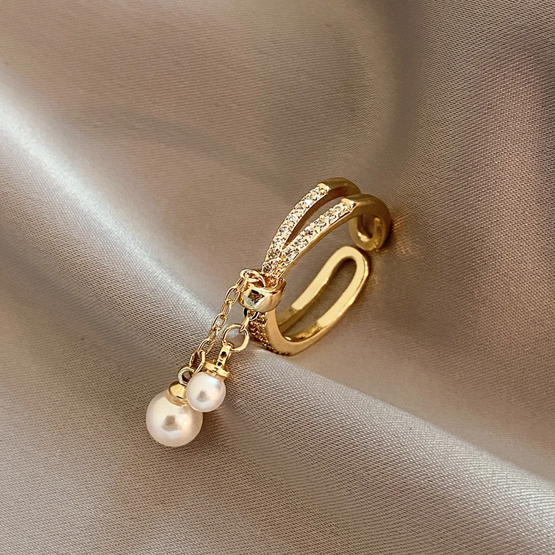 Bague avec perles pendantes dorée ajustable