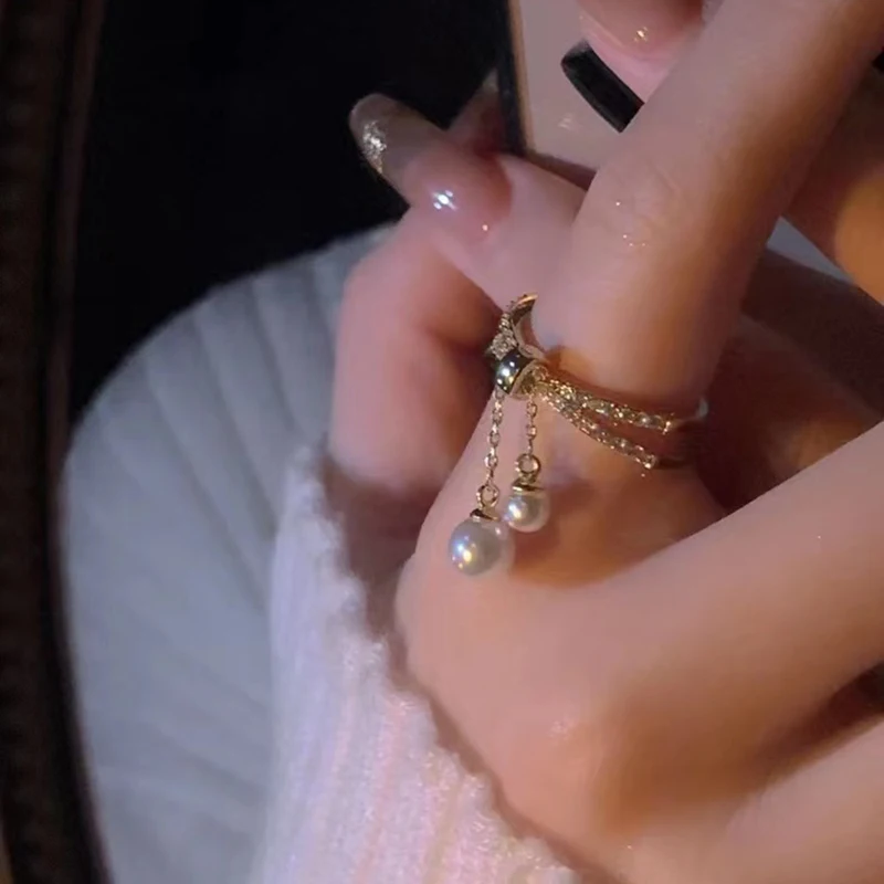 Bague avec perles pendantes dorée ajustable