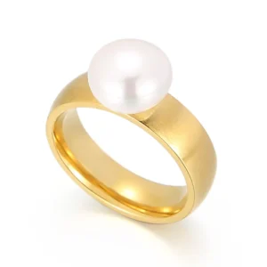 Bague or avec perle blanche
