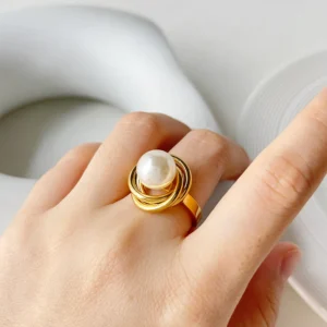 Bague perle originale dorée