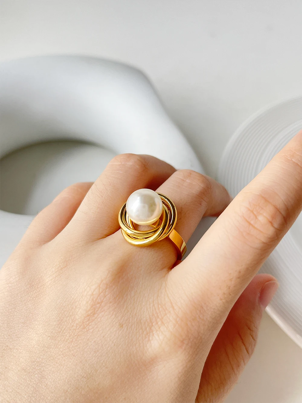 Bague perle originale dorée