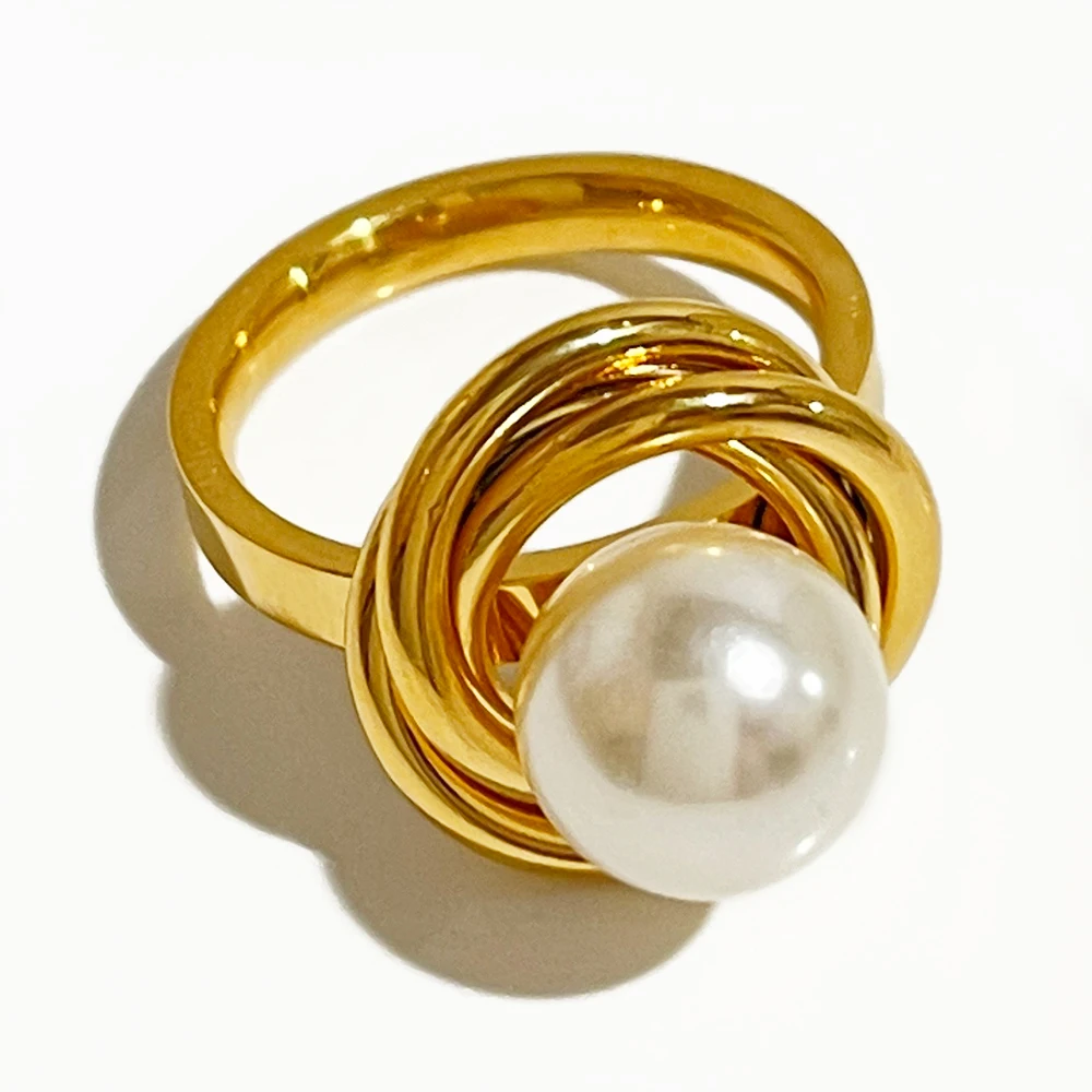 Bague perle originale dorée