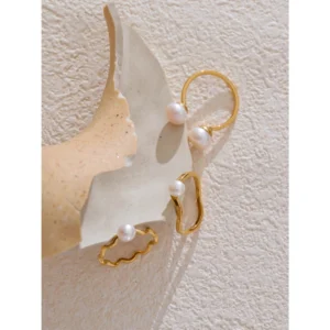 Bague dorée avec double perles blanches