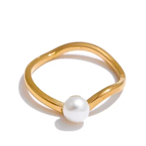 Bague irrégulière dorée avec perle blanche