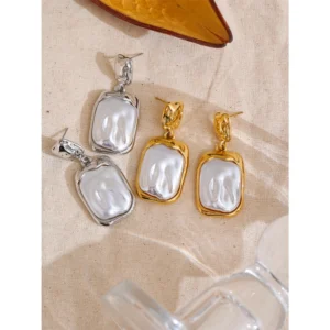 Boucles d'oreilles argentées carrées perles blanches