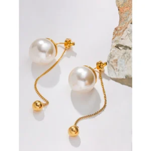 Boucles d'oreilles avec grosses perles blanches et pendantes dorées