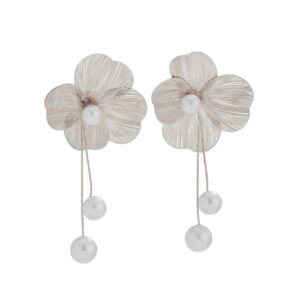 Boucles d'oreilles fleurs argentées avec perles pendantes