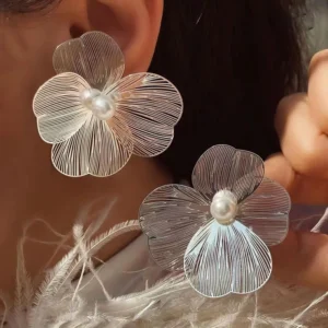 Boucles d'oreilles fleurs avec perle à l'intérieur
