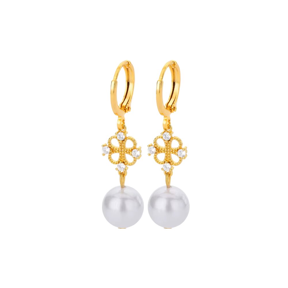 Boucles d'oreilles fleurs dorées avec perles blanches