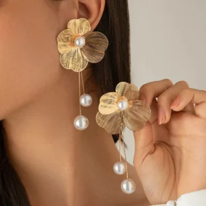 Boucles d'oreilles fleurs dorées avec perles pendantes