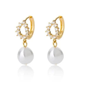 Boucles d'oreilles gouttes et cristaux dorées avec perles blanches