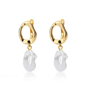 Boucles d'oreilles irrégulières dorées avec cristaux et perles blanches