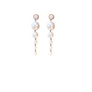 Boucles d'oreilles pendantes avec perles de différentes tailles blanches
