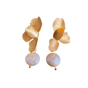 Boucles d'oreilles perles avec pétales dorées