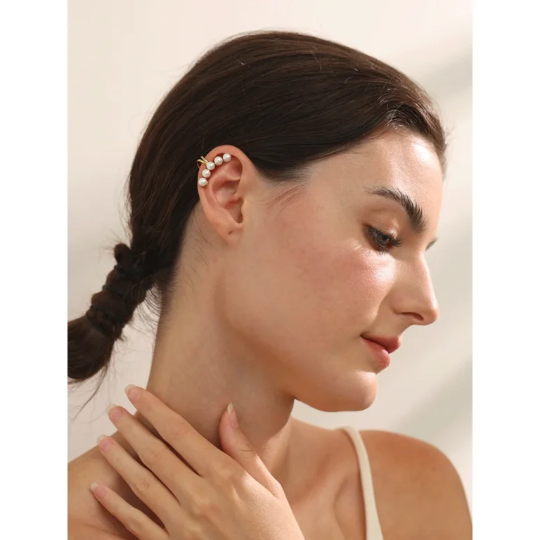 Boucles d'oreilles perles blanches sans attache dorées