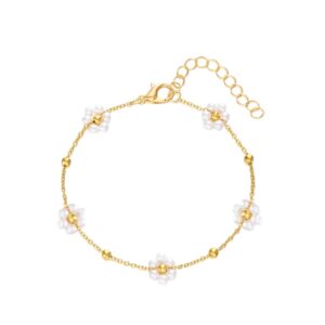 Bracelet avec perles en forme de fleurs blanches