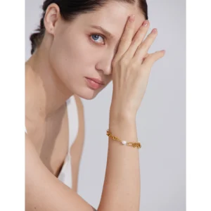 Bracelet perles doré avec chaînes et noeuds