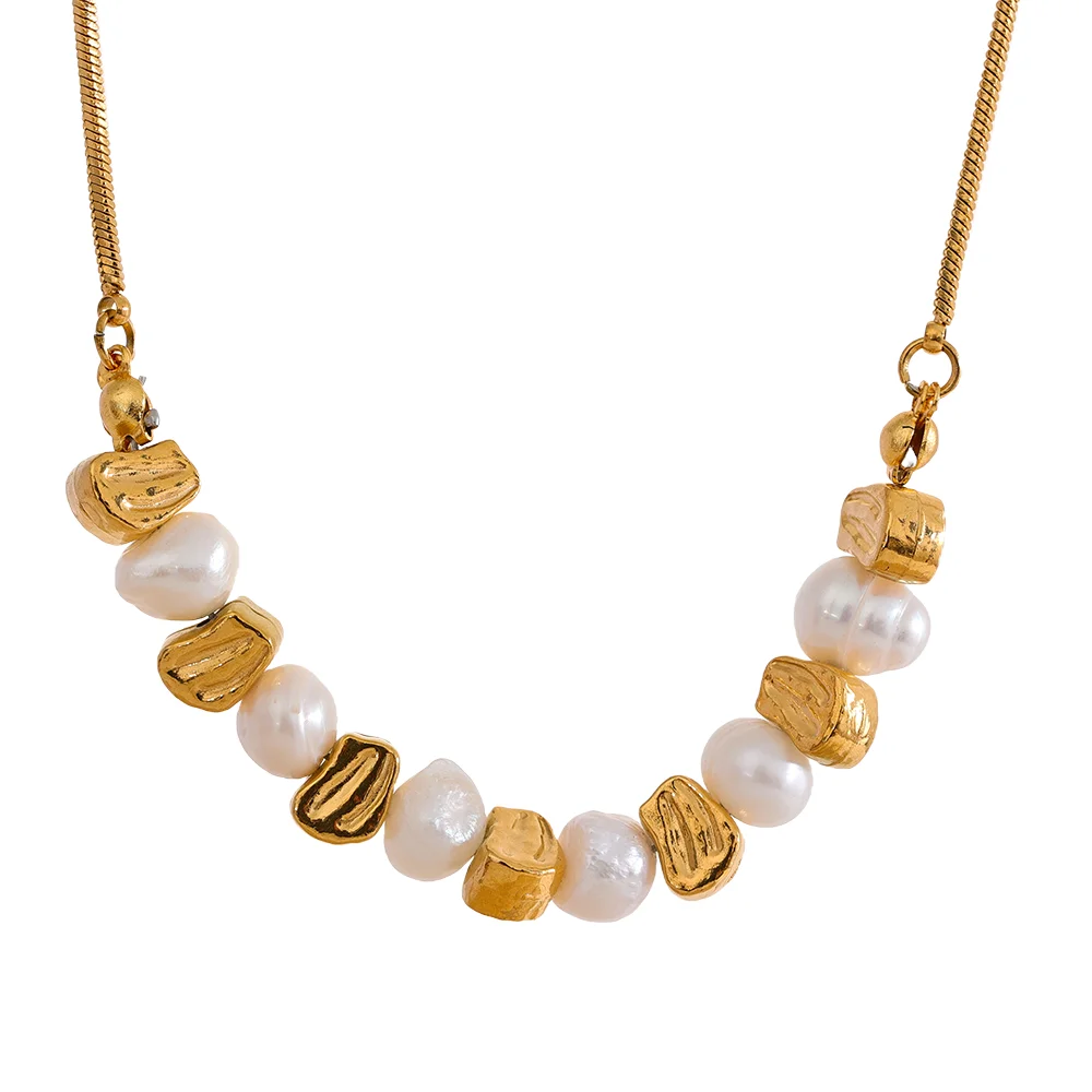 Collier avec mix perles blanches et pierres dorées
