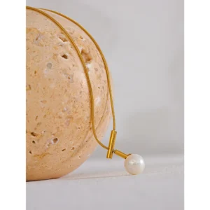 Collier avec perle blanche ronde ajustable doré