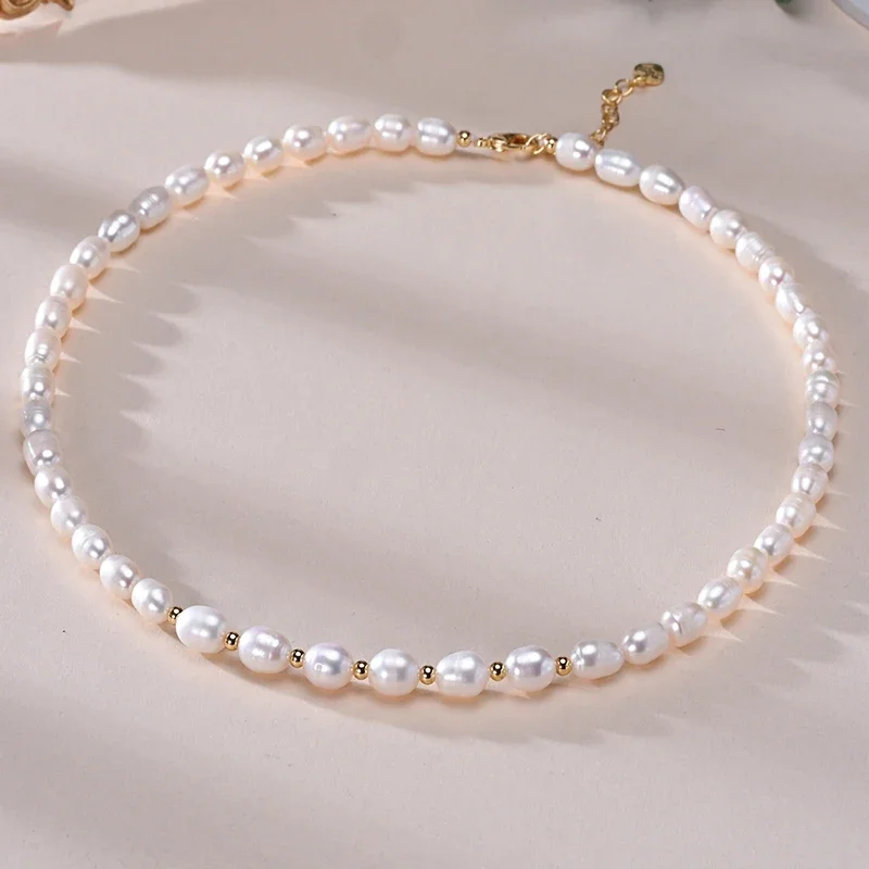 Collier de perles blanches
