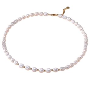 Collier de perles blanches