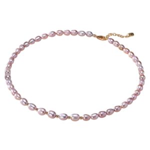 Collier de perles violettes