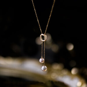 Collier doré avec double perles pendantes