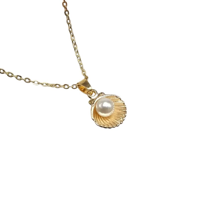 Collier doré coquillage avec perle à l'intérieur