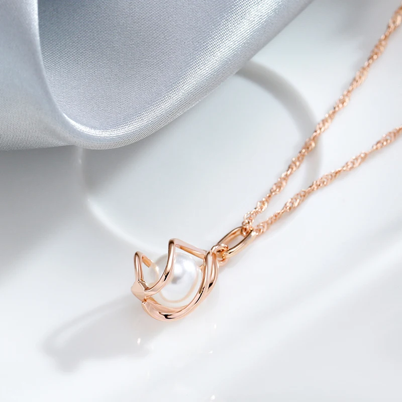 Collier perle design enroulées