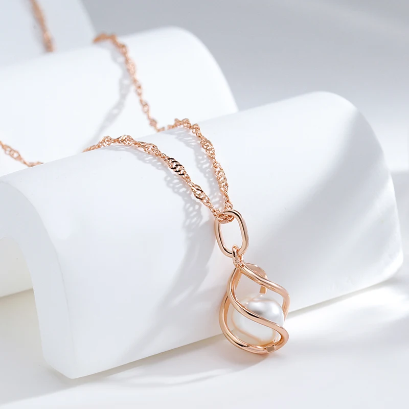 Collier perle design enroulées