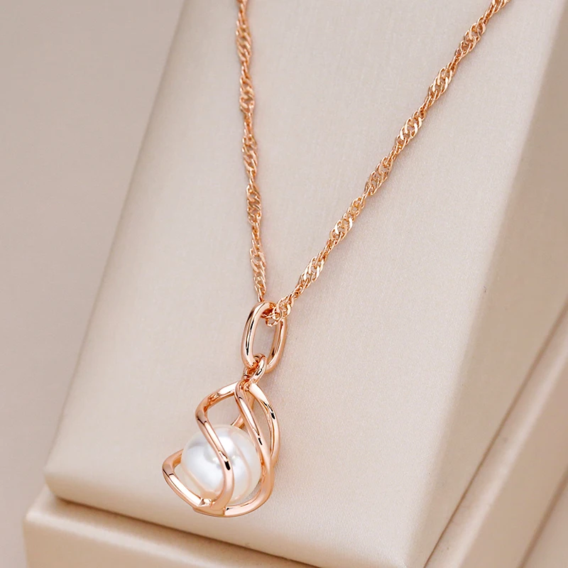 Collier perle design enroulées
