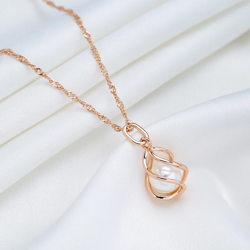 Collier perle design enroulées