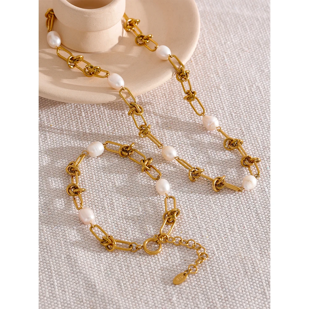 Collier perles doré avec chaînes et noeuds
