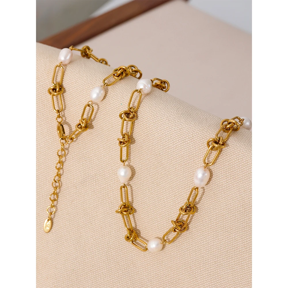 Collier perles doré avec chaînes et noeuds