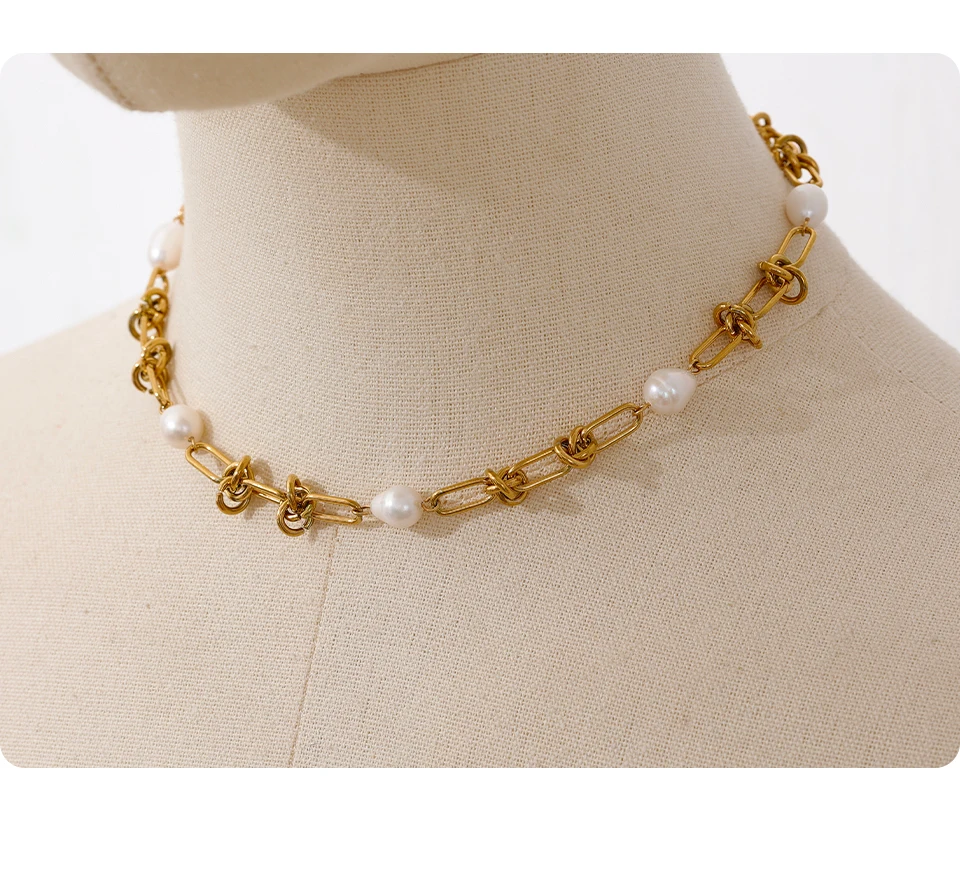 Collier perles doré avec chaînes et noeuds