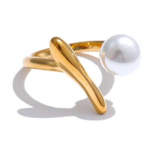 Bague perle blanche dorée design ajustable